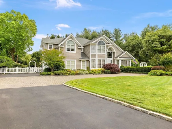 2 Tappanwood Drive, Locust Valley, NY 11560