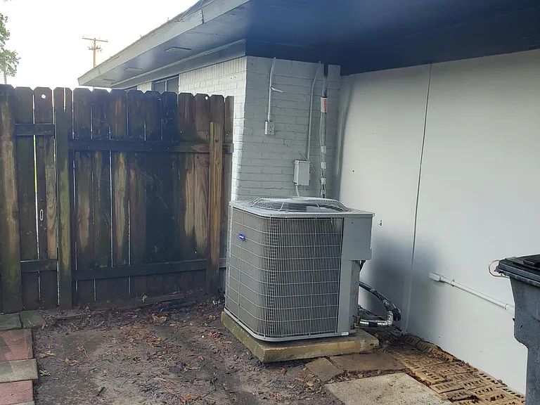 101 Lindsey Ave — Photo 16