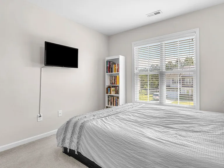 405 Belhaven Ct — Photo 38