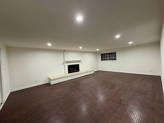 5th image of 10410 Miranda Ave
