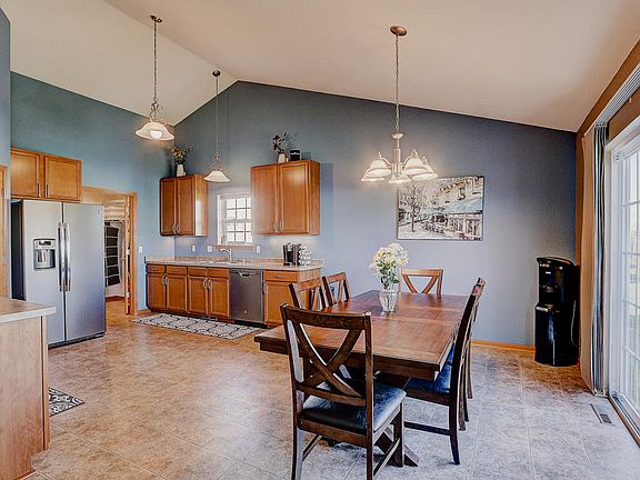 3rd image of 1416 Dovetail Dr