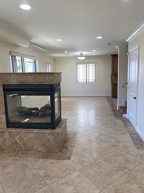 Living Room/Dining Area