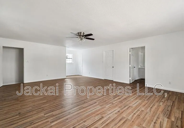 2038 Avon Dr — Photo 15