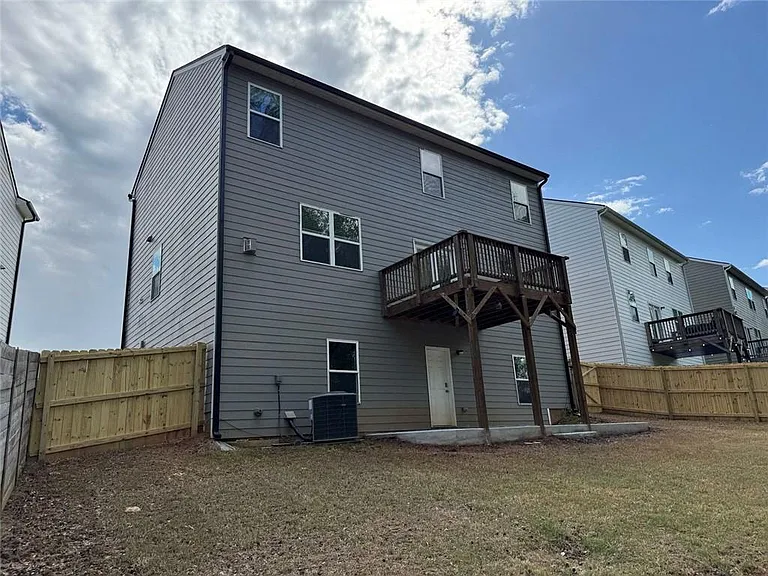 146 Silver Birch Pass — Photo 1