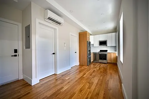 18 Winchester St Photo 1
