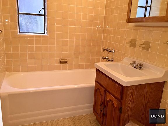 4th image of 151 E 90th St APT 6f