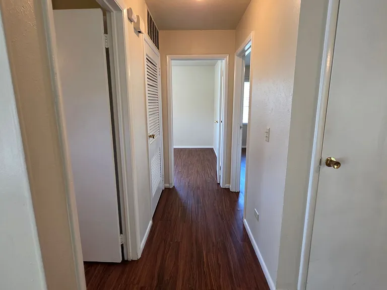 6251 Shadydell Dr — Photo 9