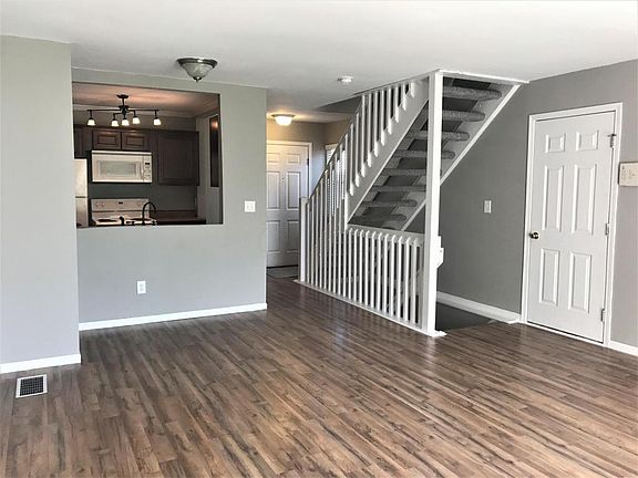 4th image of 160 Macandrews Way