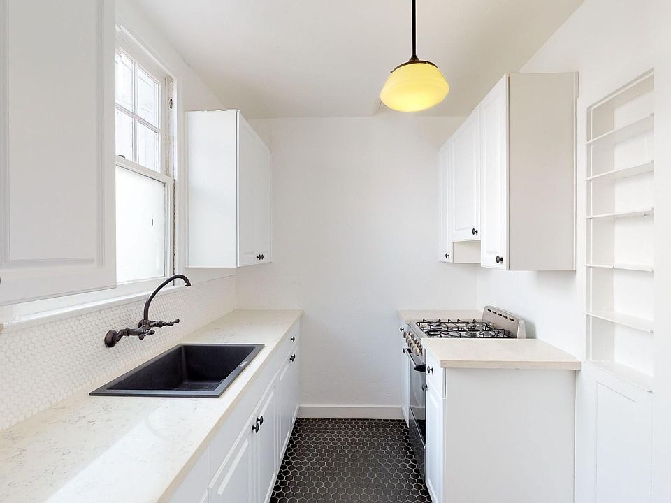 1st image of 401 Juniper St #1/2
