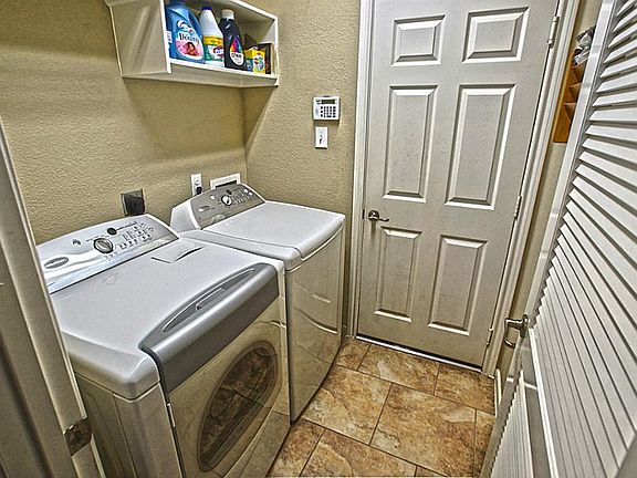 5th image of 130 S Vershire Cir