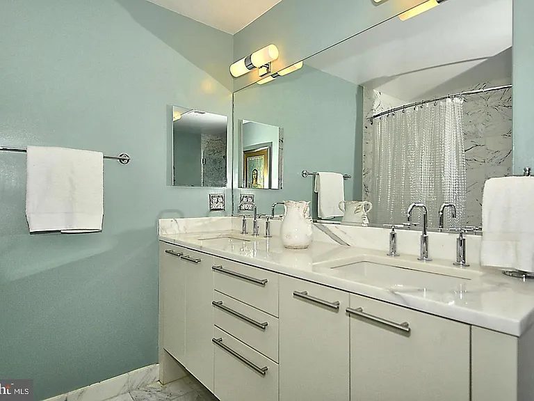 2001 15th St N #1209 — Photo 5