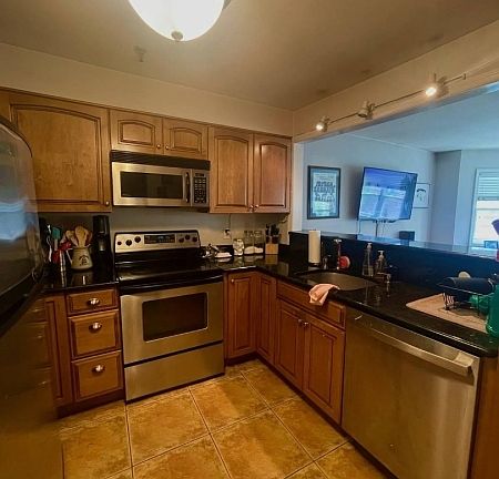 4th image of 210 2Nd St #2