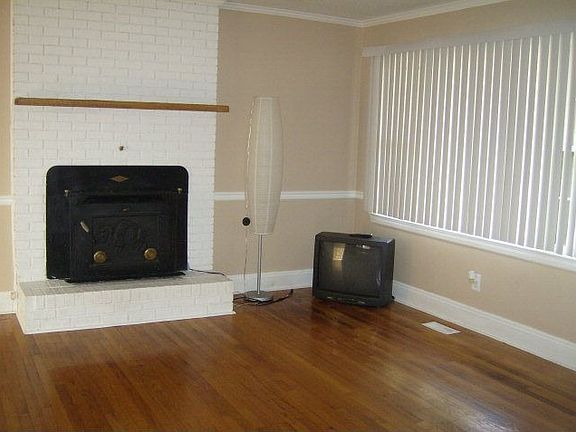 3rd image of 1411 Washington St