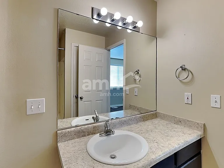 373 W 2200 N — Photo 10
