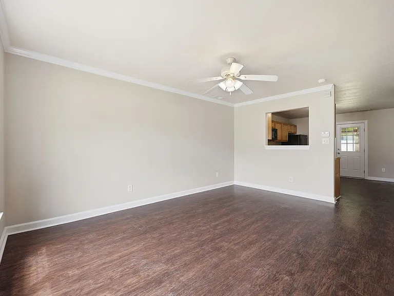 404 Springwood Dr — Photo 7