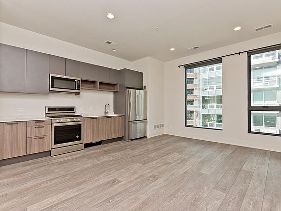 3rd image of 854 N Larrabee St #213