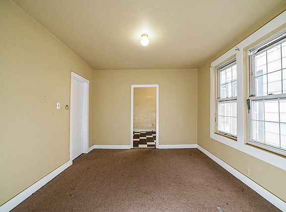 5th image of 538 Norwood St