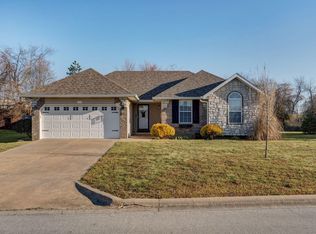 1109 W Scenic Hills Drive, Nixa, MO 65714