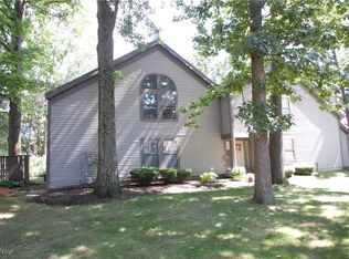 1323 Red Tail Hawk Ct, Youngstown, OH 44512