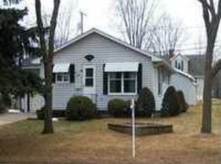 526 8th Ave SE, Dyersville, IA 52040