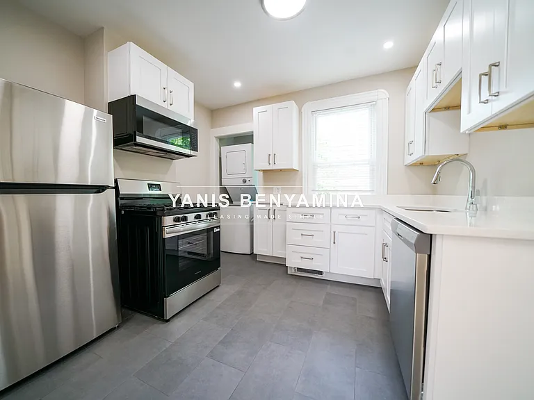 568 Green St #2 — Photo 13