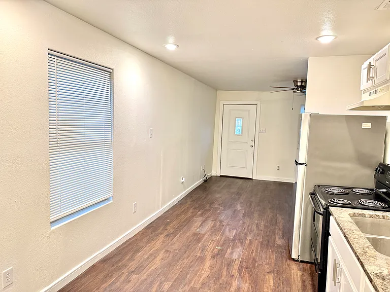 4562 Mexicana Rd — Photo 8
