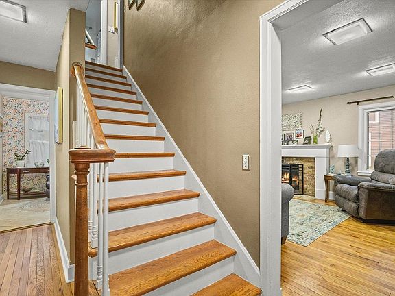 5th image of 212 S Pecatonica St