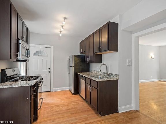 4th image of 4036 N Ashland Ave APT 2E
