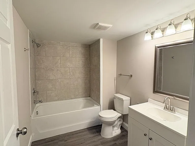 401 Franklin Ave — Photo 10