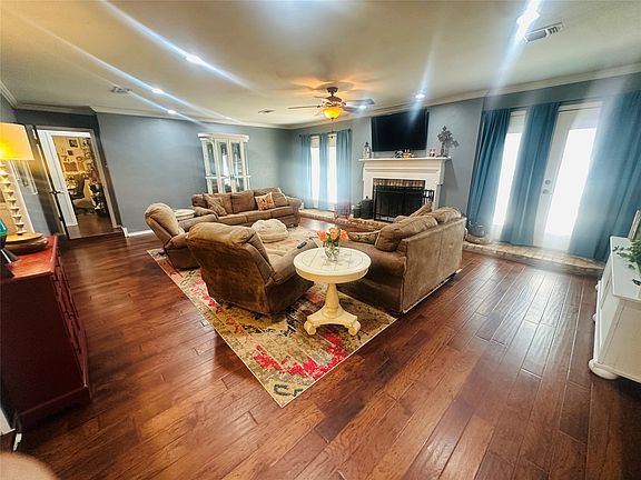 4th image of 1308 Azalea Dr