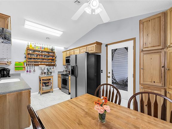 5th image of 1210 Spring St