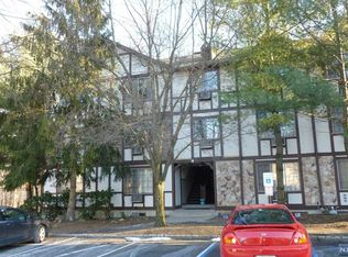 2012 Hawthorne Ln, Mahwah, NJ 07430