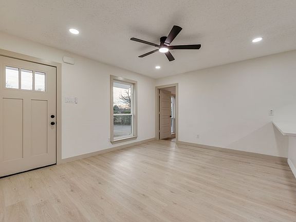 4th image of 1717 Lucas Ter