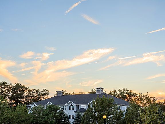 4th image of 828 Hilltop Dr