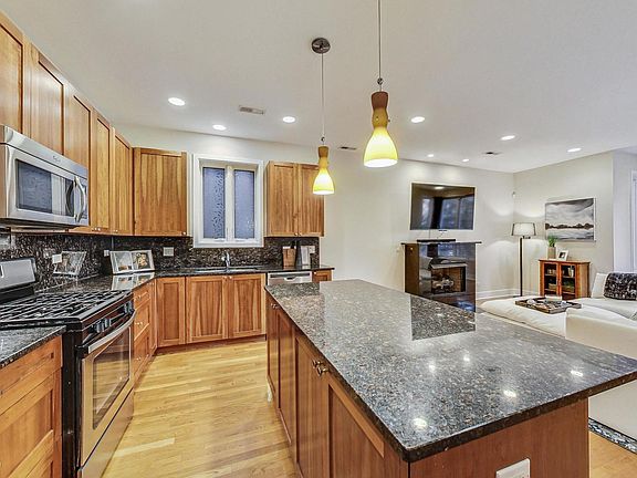 4th image of 1134 N California Ave #202
