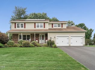313 Debbie Dr, Schenectady, NY 12306