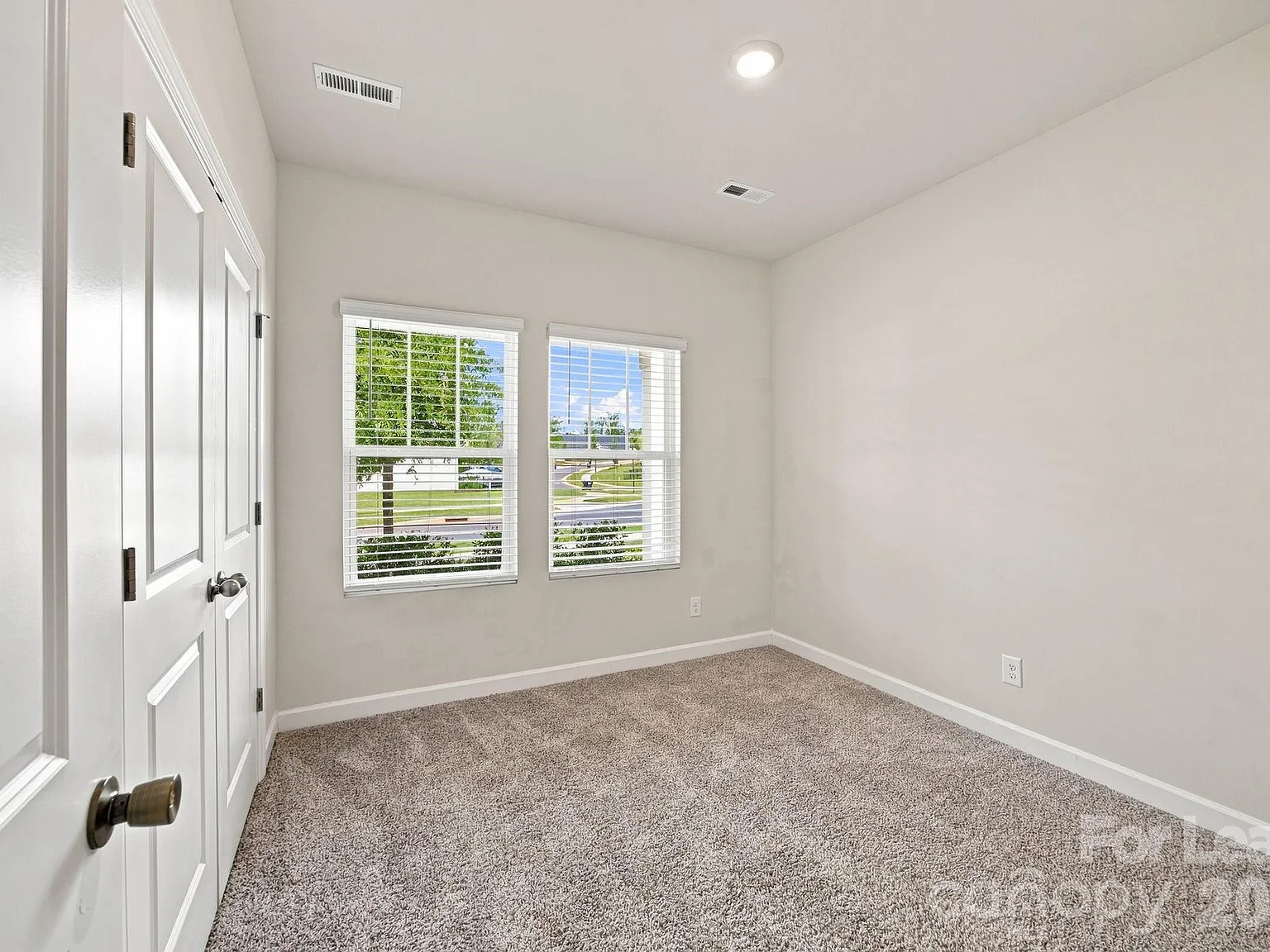 4 bed, 3.0 bath, 2282 sqft, $2,500 — Photo 4