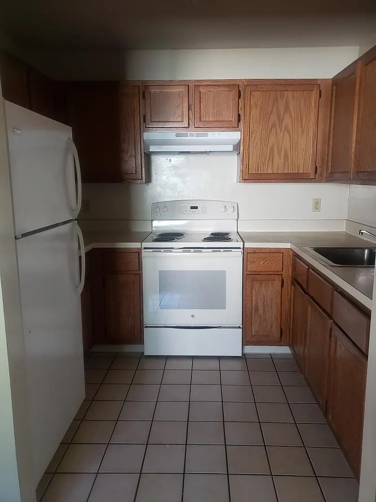 1 bed, 725 sqft, $1,300 — Photo 3