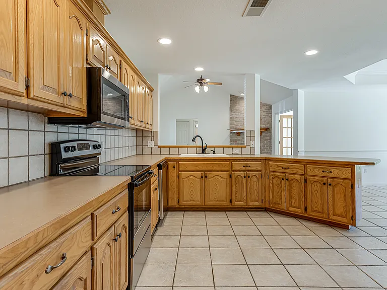 1319 Dime Box Cir — Photo 10