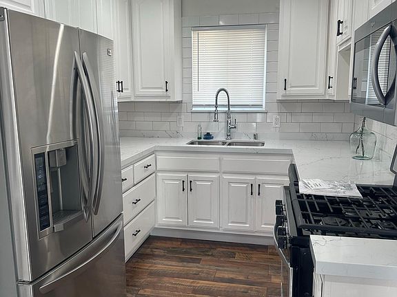 5th image of 6942 Balcom Ave