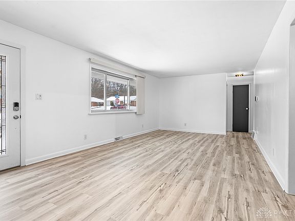 5th image of 135 Sparks St