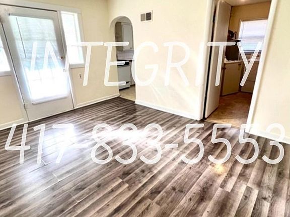 5th image of 1533 N Kentwood Ave