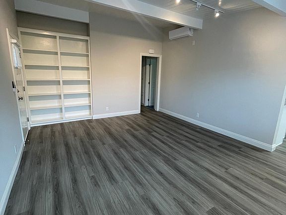 3rd image of 217 S Marguerita Ave #4