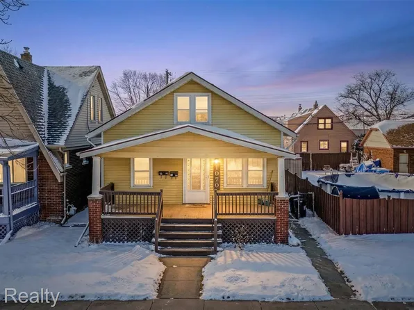 1070 2nd St, Wyandotte, MI 48192
