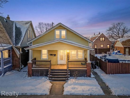 1070 2nd St, Wyandotte, MI 48192