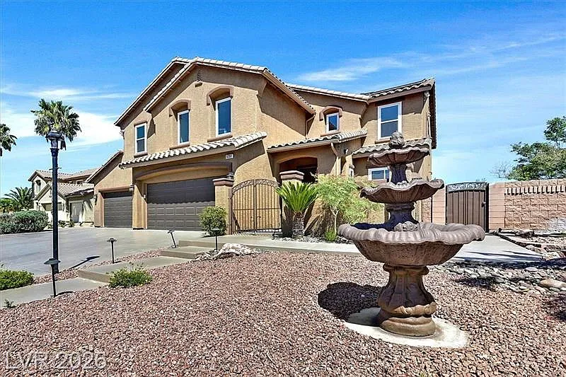 6 bed, 3.0 bath, 3866 sqft, $5,300 — Photo 2