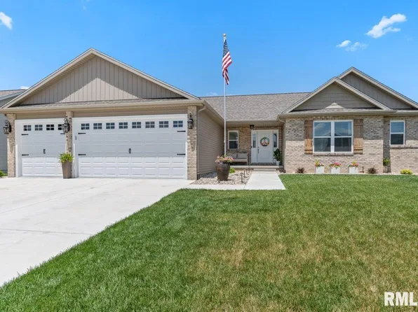 2405 Hopwood Dr, Chatham, IL 62629