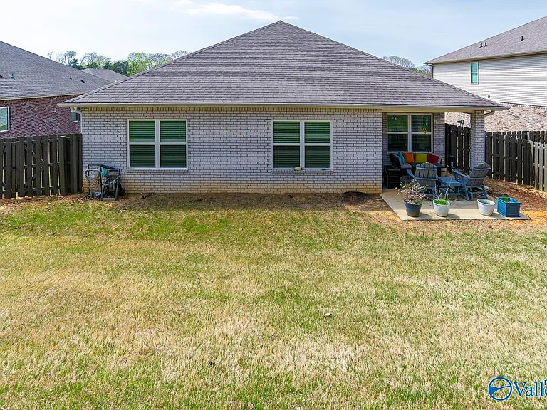 125 River Springs Ct — Photo 34