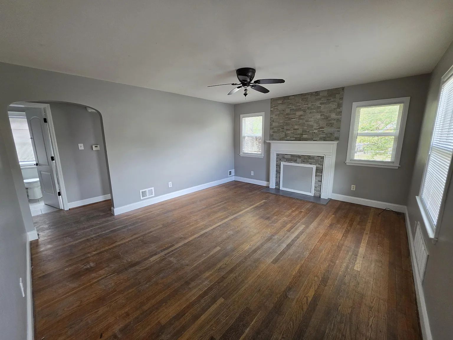 3 bed, 1.0 bath, 2370 sqft, $1,495 — Photo 2