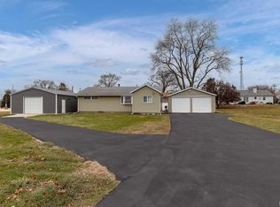 300 Route 84 N, Cordova, IL 61242